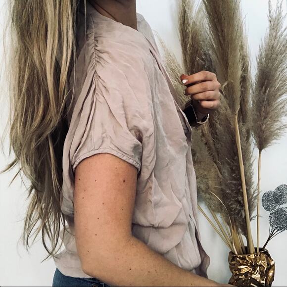 VINCE Silk Gathered Sleeve Button Blush Pink Cream Blouse VNeck Shirt Top Small - Picture 3 of 6